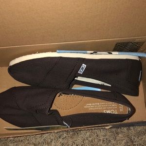 NEW Toms